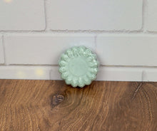 Load image into Gallery viewer, Peppermint & Tea Tree Shampoo Bar